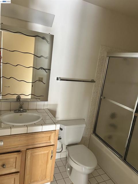 5335 Broadway Terrace, Oakland CA: https://media.crmls.org/mediaz/0cc177b5-3a3d-4877-aef5-5c6b9b16dd83.jpg