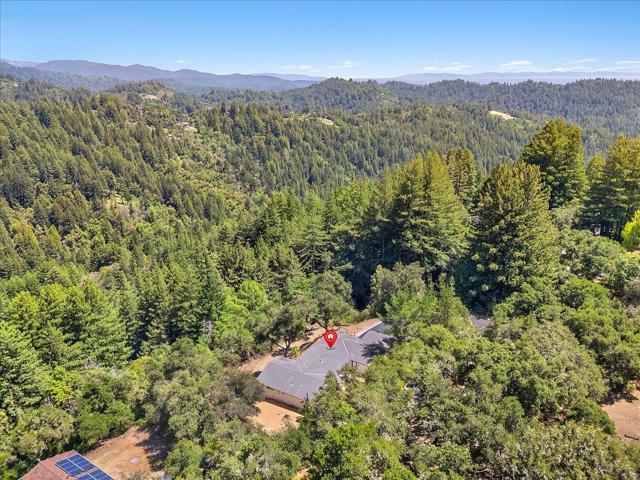 17060 Lon Road, Los Gatos CA: https://media.crmls.org/mediaz/0cc1804e-81d0-4e92-98a1-6be61790e96a.jpg
