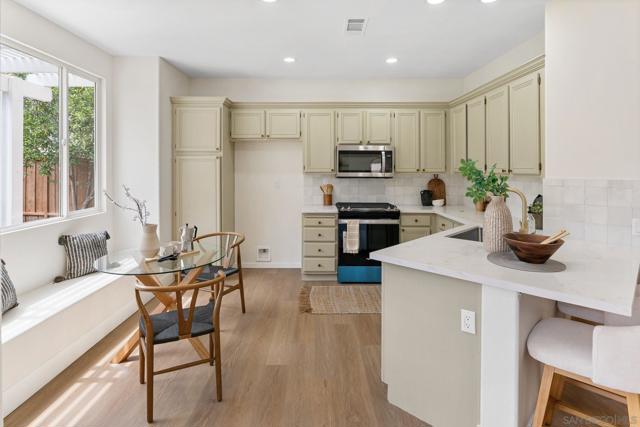 9471 Compass Point Dr S, San Diego CA: https://media.crmls.org/mediaz/0cc1f813-dbf0-420c-8e93-0cdeecac0d29.jpg