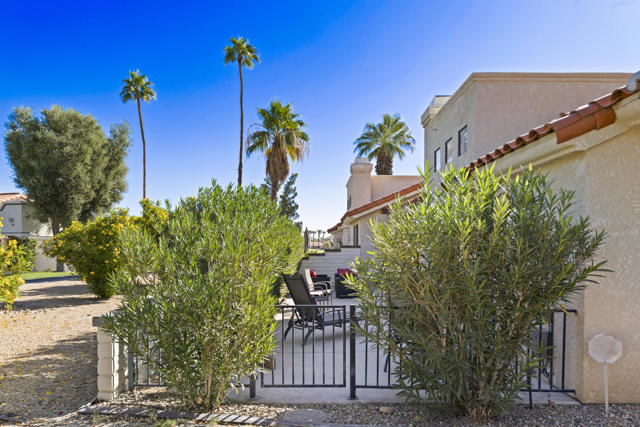 110 Celano Circle, Palm Desert CA: https://media.crmls.org/mediaz/0cc27cf3-209a-4acb-bee2-8250acccc717.jpg