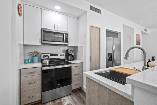 78130 Cortez Lane, Indian Wells CA: https://media.crmls.org/mediaz/0cc352f5-067a-4e85-9498-5d6193030d31.jpg