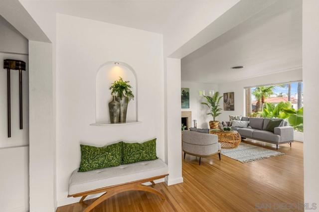 Image 4 of 32 For 5252 Marlborough Dr