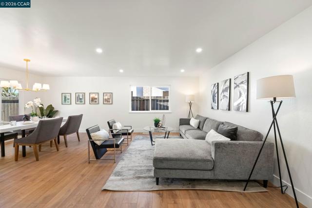 Image 4 of 31 For 3959 Chestnut Ave