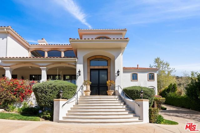 23593 Park South Street, Calabasas CA: https://media.crmls.org/mediaz/0cc3f68b-5029-4e9a-a5e2-981109470505.jpg