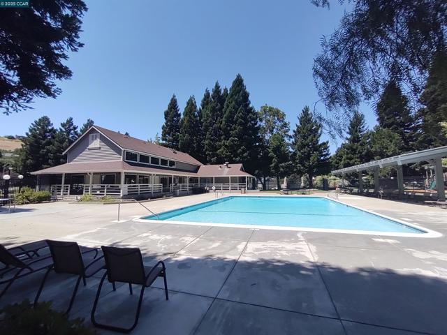 1618 Brush Creek Place, Danville CA: https://media.crmls.org/mediaz/0cc41476-1f2e-4d71-abc9-c289f6221258.jpg