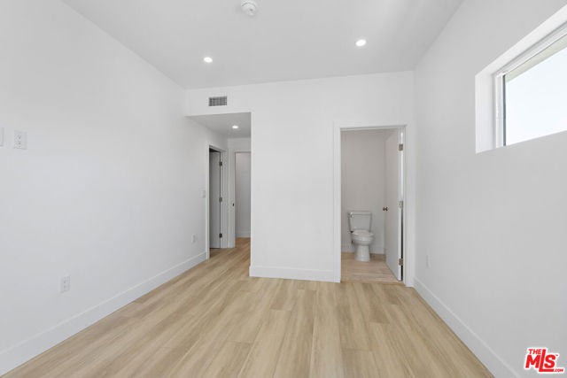 10957 Calvert, North Hollywood CA: https://media.crmls.org/mediaz/0cc4baa8-c899-4ef8-a0ff-68ac33d7376c.jpg