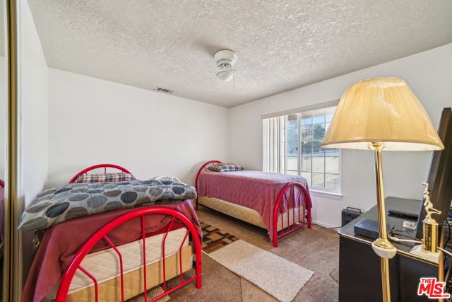 16185 Viho Road, Apple Valley CA: https://media.crmls.org/mediaz/0cc4ebce-5674-4120-b24e-36f5948d4913.jpg