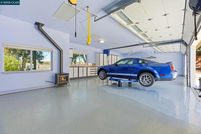 1975 Holly Creek Pl, Concord CA: https://media.crmls.org/mediaz/0cc69987-6476-4b64-9e85-ea10f473041d.jpg