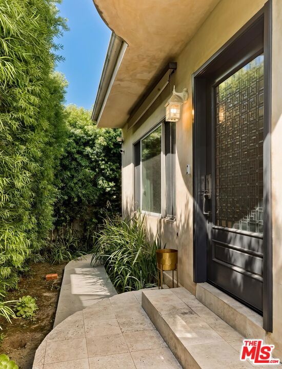 3804 Lenawee Avenue, Culver City CA: https://media.crmls.org/mediaz/0cc6cd66-4789-4f05-8b8f-7e1b07e2279b.jpg