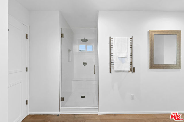 29500 Heathercliff Road, Malibu CA: https://media.crmls.org/mediaz/0cc6f2cf-893c-403a-93d6-0d1a456e5c0a.jpg