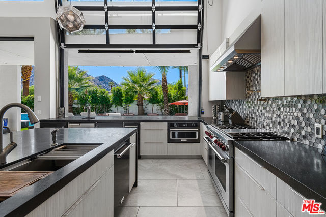 78155 Calle Cadiz, La Quinta CA: https://media.crmls.org/mediaz/0cc74d12-fcd6-4ba8-8a5d-cb523e6c7249.jpg