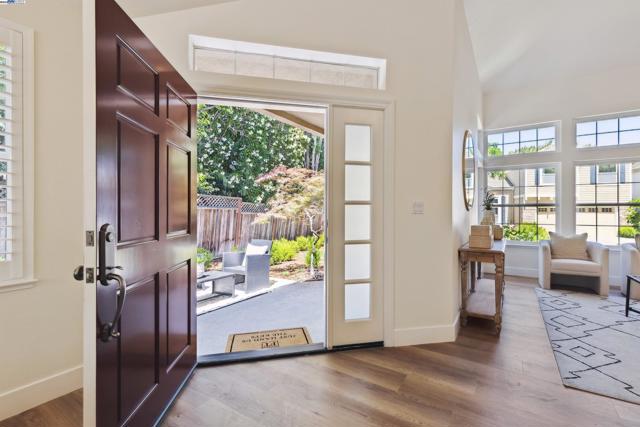 1687 Silverwood Ct, Danville CA: https://media.crmls.org/mediaz/0cc7f44f-14b3-486a-ae07-f5b4f63771ec.jpg
