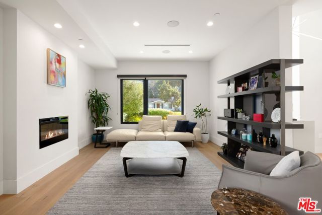 2012 Veteran Avenue, Los Angeles CA: https://media.crmls.org/mediaz/0cc872cd-b66e-4af0-8ecc-8a43dc96ed3b.jpg