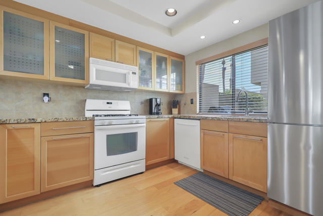 76676 Chrysanthemum Way, Palm Desert CA: https://media.crmls.org/mediaz/0cc874c2-9abe-4d85-883c-7527a68a2cd3.jpg