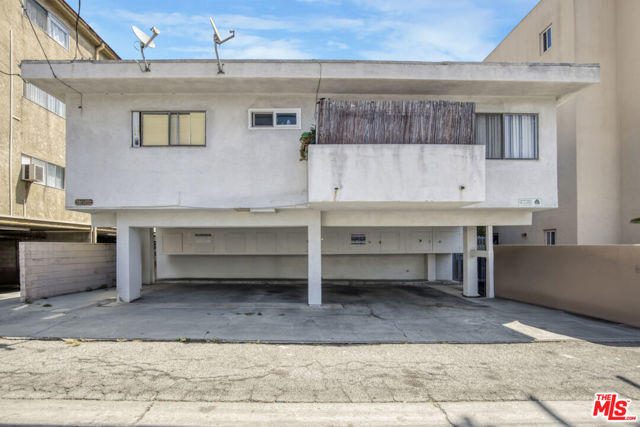 1253 Federal Avenue, Los Angeles CA: https://media.crmls.org/mediaz/0cc87977-1322-454f-a77a-5aba207ad0db.jpg