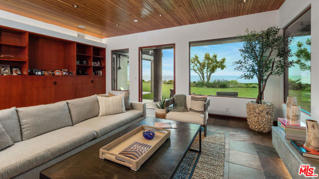 26720 Via Linda Street, Malibu CA: https://media.crmls.org/mediaz/0cc89ce4-9f3b-4f14-bda5-b1f9f53d3e97.jpg
