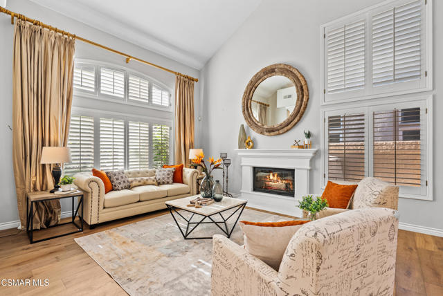 48 Golden Glen Drive, Simi Valley CA: https://media.crmls.org/mediaz/0cc8b9d4-94ea-4d4f-b4f7-0f2b785ca60b.jpg