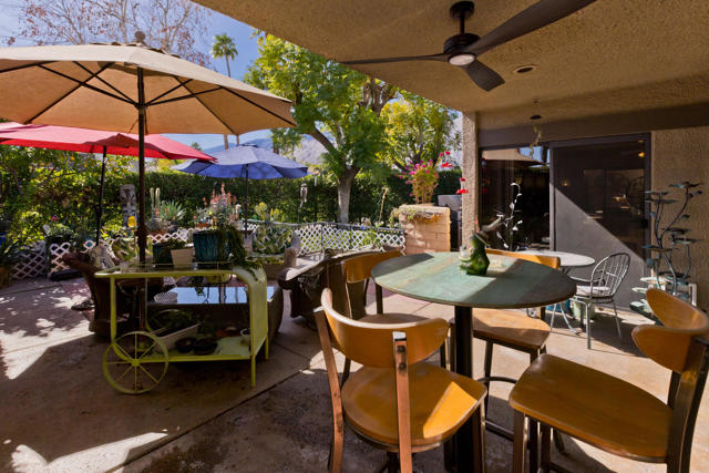 1291 Tiffany N Circle, Palm Springs CA: https://media.crmls.org/mediaz/0cc8c392-9c9d-4f4d-8a84-bb7dfd6ec41e.jpg