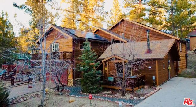 539 Lakewood Lane, Big Bear CA: https://media.crmls.org/mediaz/0cc926f0-5d15-4c50-9639-1dd7cf87c6ed.jpg
