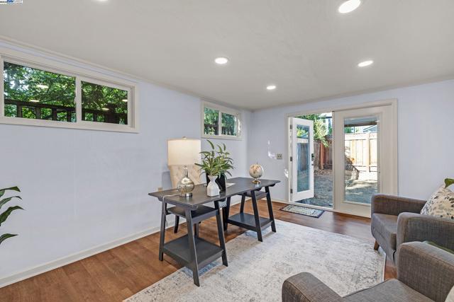 624 N 17Th St, San Jose CA: https://media.crmls.org/mediaz/0cc92c41-6bc8-400e-8fb6-5eff84dcbab7.jpg