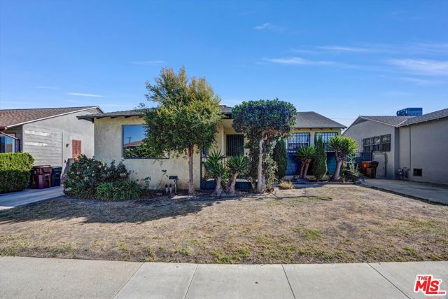 1616 W 108th Street, Los Angeles CA: https://media.crmls.org/mediaz/0cc96e43-9bb3-4d73-8aa6-a3e851e94efd.jpg