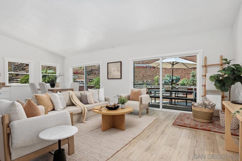 1570 Avenida De Los Lirios - photo 5