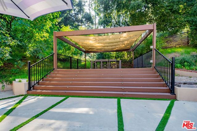 2760 E Glenoaks Boulevard, Glendale CA: https://media.crmls.org/mediaz/0cca5185-7b01-4277-8706-9170f326244e.jpg