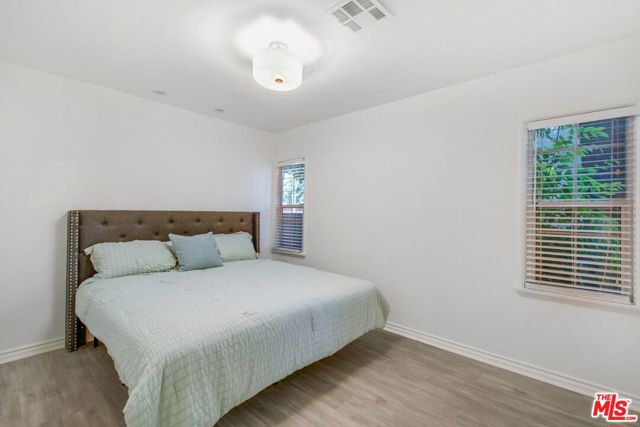 7731 Oak Park Avenue, Lake Balboa CA: https://media.crmls.org/mediaz/0cca694d-41a5-461d-9cd9-32d9acaa6bd8.jpg
