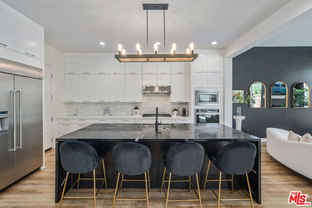 20763 Pine Cone Circle, Porter Ranch CA: https://media.crmls.org/mediaz/0ccac088-3675-4067-98cd-42a4e7f23733.jpg