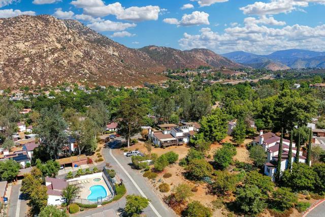 15719 Davis Cup Lane, Ramona CA: https://media.crmls.org/mediaz/0ccb0e9f-4947-4332-82cb-858c5cc6d765.jpg