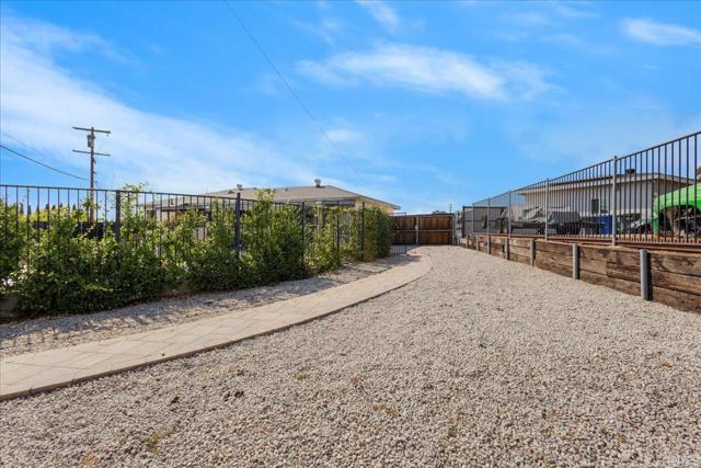 1131 Mary St, El Cajon CA: https://media.crmls.org/mediaz/0ccb0ec0-ef9b-42e8-b731-d2754a580165.jpg
