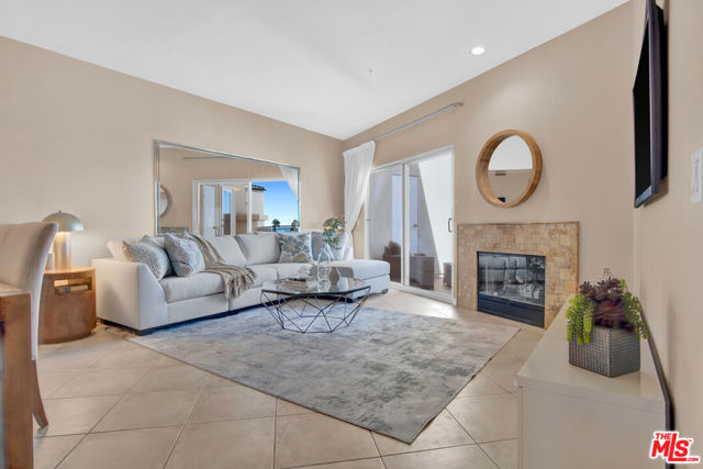 200 Pacific Coast Highway, Huntington Beach CA: https://media.crmls.org/mediaz/0ccb5a48-8330-427e-be75-43131d93c07a.jpg