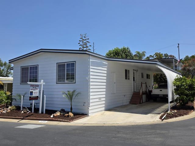 525 W El Norte Pkwy, Escondido CA: https://media.crmls.org/mediaz/0ccb640c-1397-413a-a83b-122392742d5e.jpg