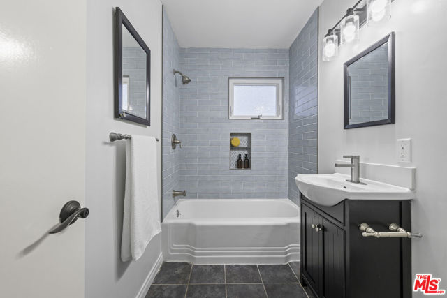 505 Panama Avenue, Long Beach CA: https://media.crmls.org/mediaz/0ccbb20e-447c-482f-8631-0093ca3c765a.jpg