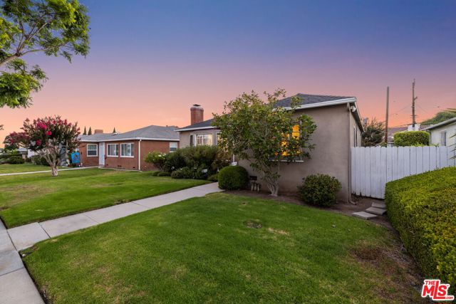5715 Valley Ridge Avenue, Los Angeles CA: https://media.crmls.org/mediaz/0cccf508-b663-445c-8210-4a494c406189.jpg