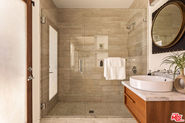 3019 Surry Street, Los Angeles CA: https://media.crmls.org/mediaz/0ccd3594-a9a2-40d4-81fb-0703c422a8d6.jpg