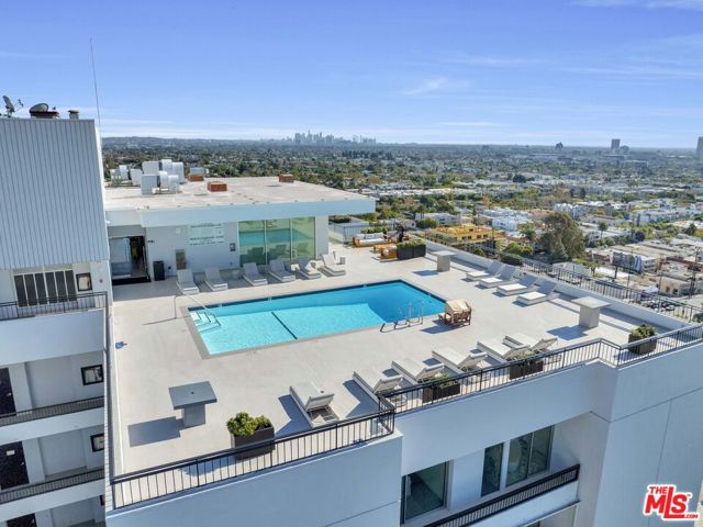 1100 Alta Loma Road, West Hollywood CA: https://media.crmls.org/mediaz/0ccdff55-a1c1-4bb3-a5ad-efbf9992871a.jpg