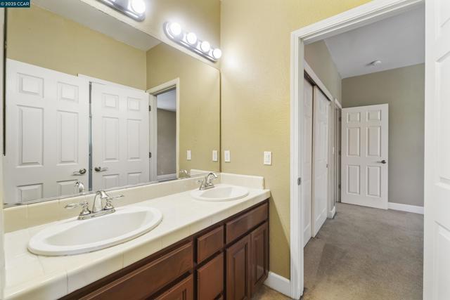 513 Lexington Dr, Vallejo CA: https://media.crmls.org/mediaz/0cce663c-7beb-45fc-80bb-a25ac28c4bf6.jpg