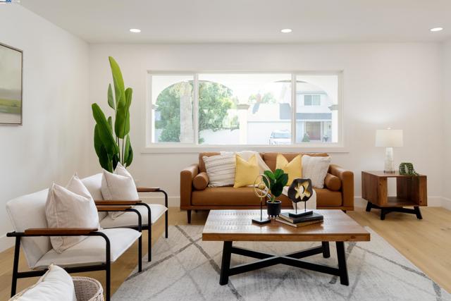 1984 Brooktree Way, Pleasanton CA: https://media.crmls.org/mediaz/0cce7318-61b4-4768-a002-c41c39235066.jpg