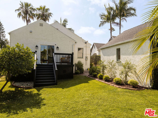 1612 S Ogden Drive, Los Angeles CA: https://media.crmls.org/mediaz/0ccf1566-83ee-4af7-9d51-239ba3571710.jpg