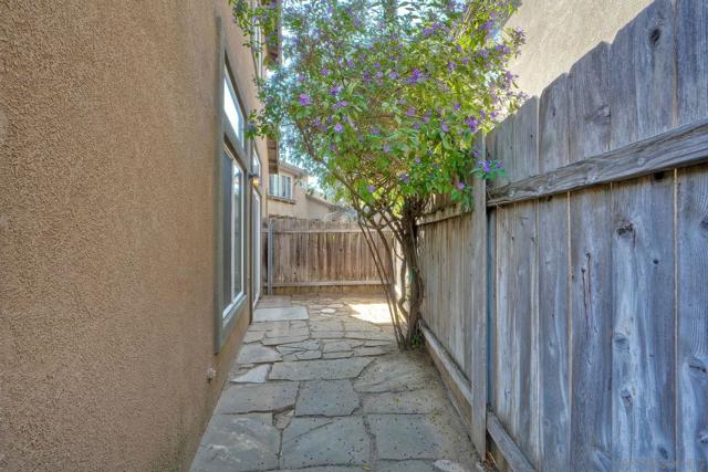 29711 Williams Valley Ct, Escondido CA: https://media.crmls.org/mediaz/0ccf1a80-ce4a-461d-aa7a-032f34eb09b1.jpg