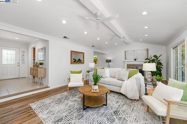 6701 Taffy Ct, Pleasanton CA: https://media.crmls.org/mediaz/0ccf48fc-b5b1-4427-a349-94465ca3963e.jpg