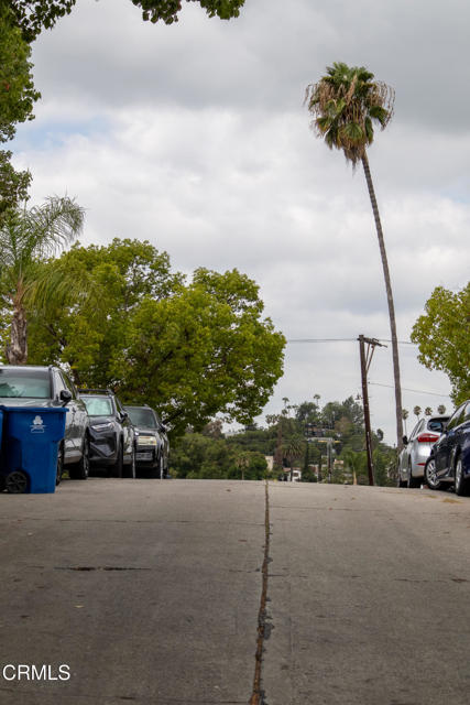 5244 Hub Street, Highland Park CA: https://media.crmls.org/mediaz/0ccf8269-7748-4283-92b2-c5114c398ae8.jpg