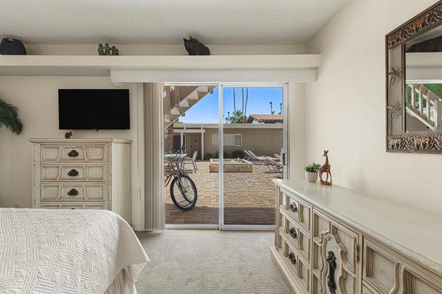 290 S San Jacinto Drive, Palm Springs CA: https://media.crmls.org/mediaz/0ccfa0a5-bd88-499d-abb2-085e83b84ec6.jpg