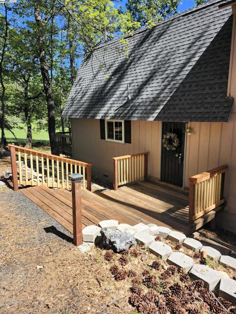 23875 Marshall Way, Twain Harte CA: https://media.crmls.org/mediaz/0cd003fb-260f-4f01-bbb2-68be4c32c5d4.jpg