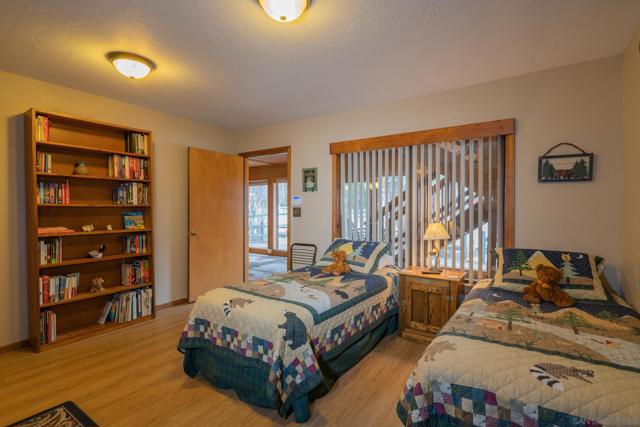 39470 Lake Dr, Big Bear CA: https://media.crmls.org/mediaz/0cd02da9-d462-43a4-8e88-e0176284f09f.jpg