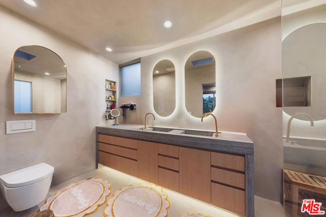 295 Mabery Road, Santa Monica CA: https://media.crmls.org/mediaz/0cd03ed7-38ce-40c2-b6d2-544b73b540e5.jpg