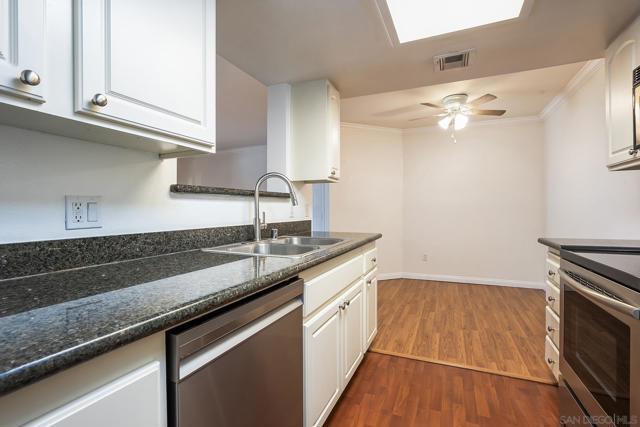 12015 Alta Carmel Ct, San Diego CA: https://media.crmls.org/mediaz/0cd04c76-806d-4b14-9df4-76ca8c9cf6c6.jpg