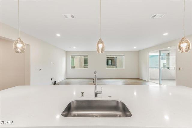 Detail Gallery Image 6 of 45 For 2830 Wagon Wheel Rd #304,  Oxnard,  CA 93036 - 4 Beds | 2/1 Baths