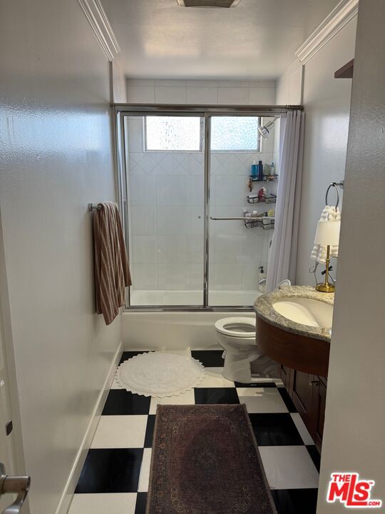864 Granville Avenue photo 32